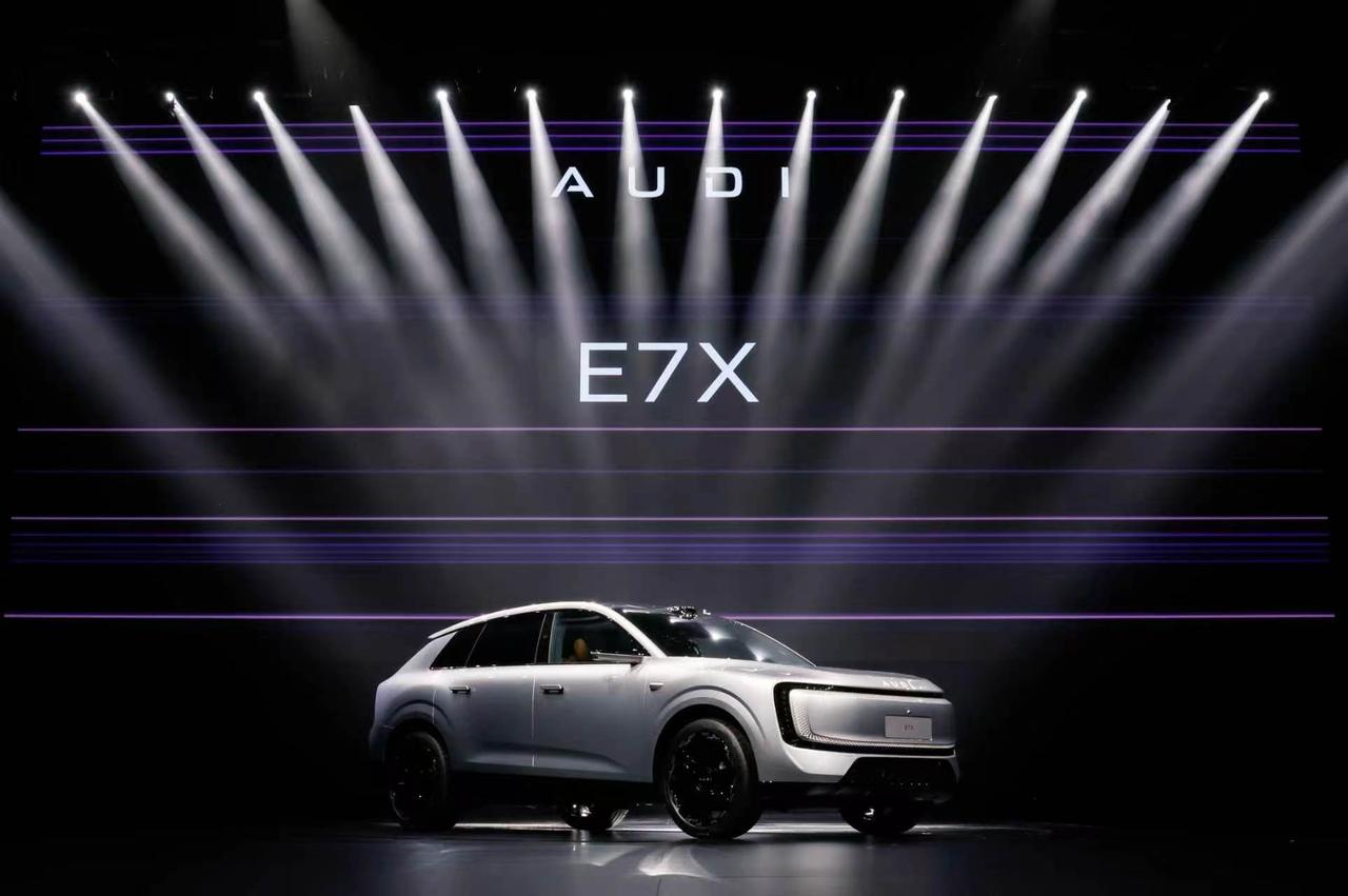 奥迪E7X正式开启预售，限时预售价28.98万至37.98万元，共五款配置。
其