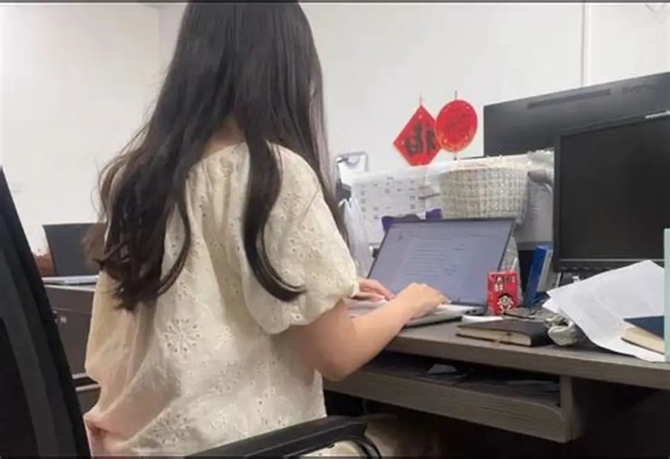 被暑假工背刺了 体谅学生暑假打工不容易，排班、工作量处处让步，结果反手被背刺，私