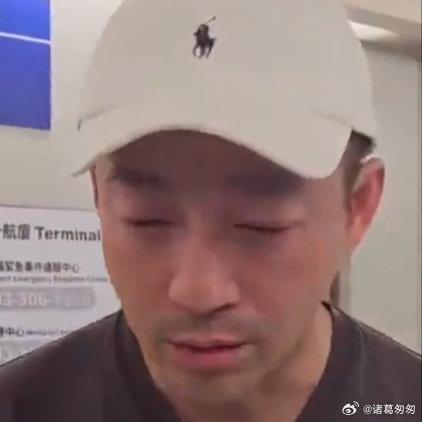 抖人 汪小菲 除了包机谣言外，汪小菲在抖音上的言行也引发了不少争议。许多网友对他