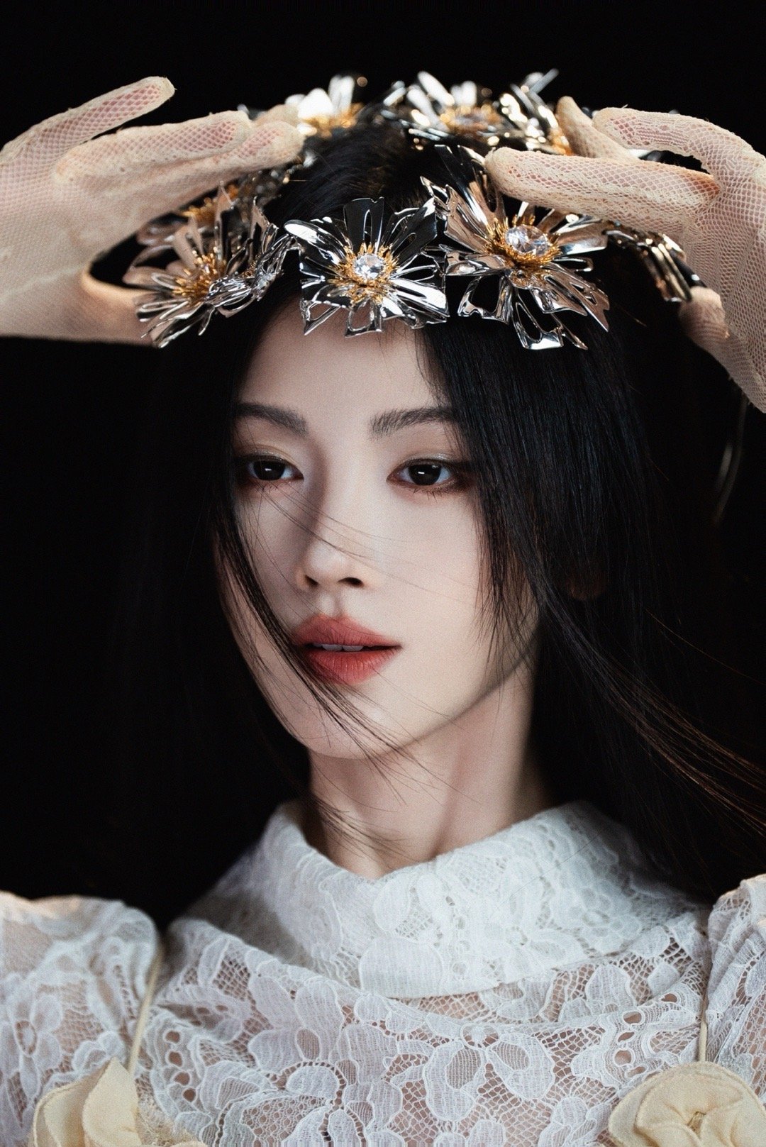 鞠婧祎COSMO玫瑰猎手大片投稿：鞠婧祎永在顶端👑 ​​​