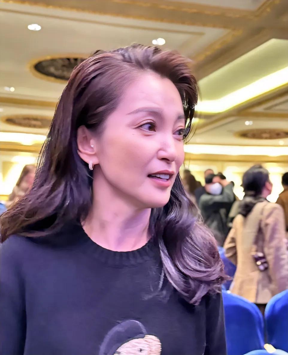 乍看是baby，远看是幂幂，近看是丫丫，仔细一看看原来是冰冰，年过半百，不一定要
