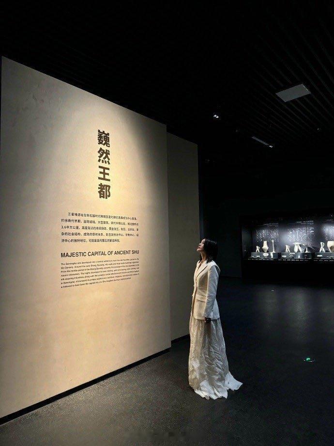 尚雯婕青铜舞台尚雯婕唱的青铜好大气 尚雯婕的声线是为《青铜》量身定做的吧？女中音