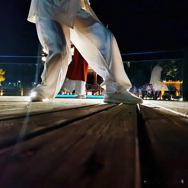 站桩直接进步秘诀是什么? 站桩第132日，晚上站桩30分钟，浑元桩，继续进化！