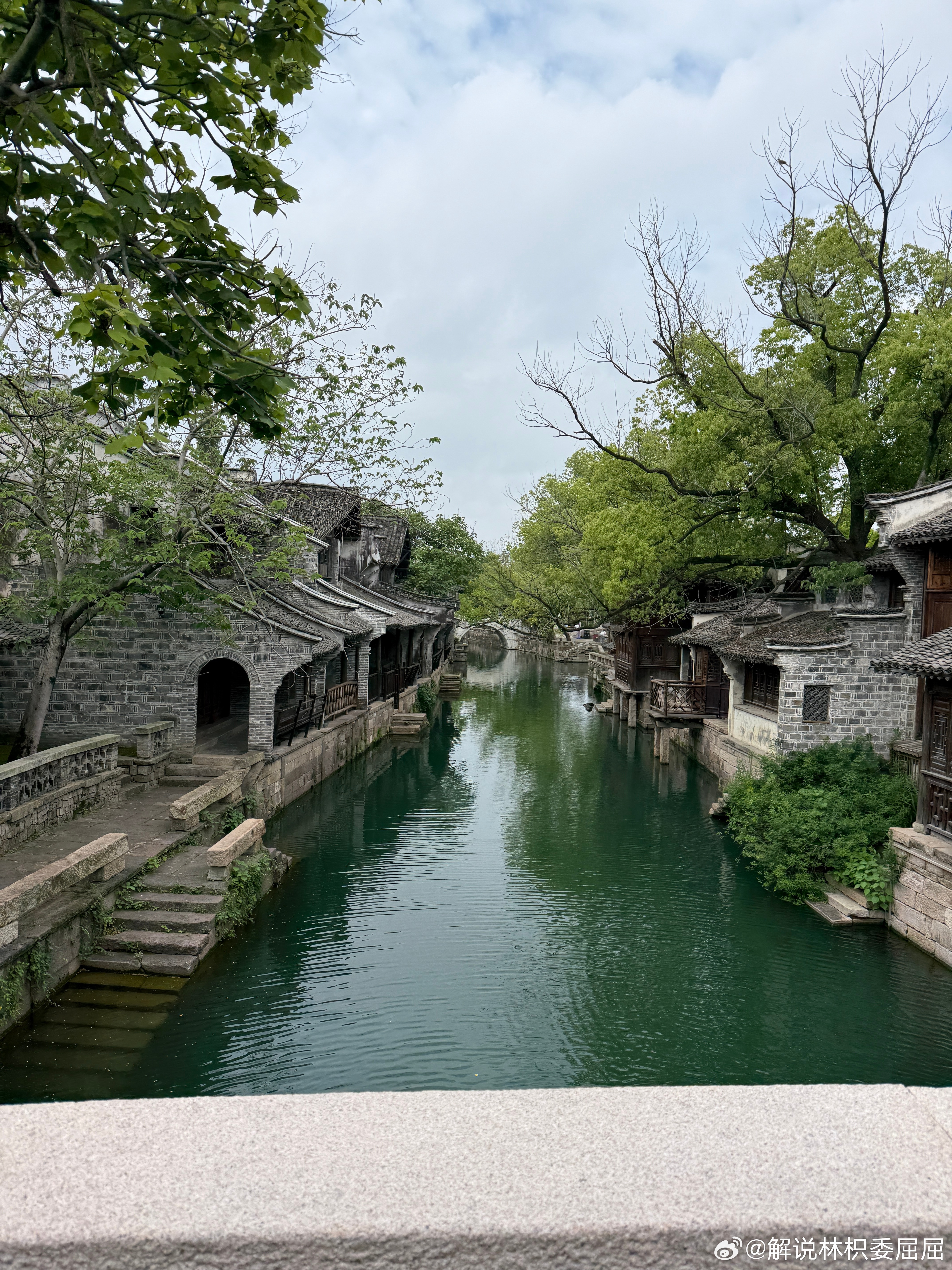 两天的工作完成啦 一下子解说7场还是第一次哈哈天花板都从阳光灿烂变成乌漆嘛黑了下