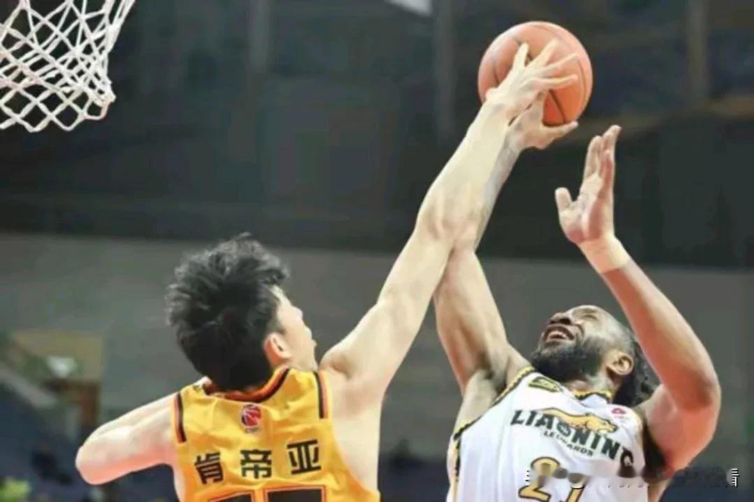 12月3日 CBA俱乐部杯赛首轮成绩如下：
江苏85比78胜辽宁
山西85比82