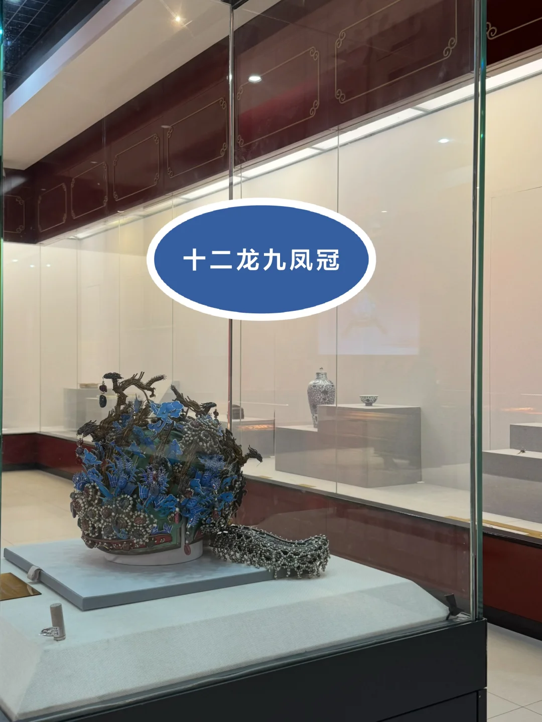 一人赏定陵凤冠