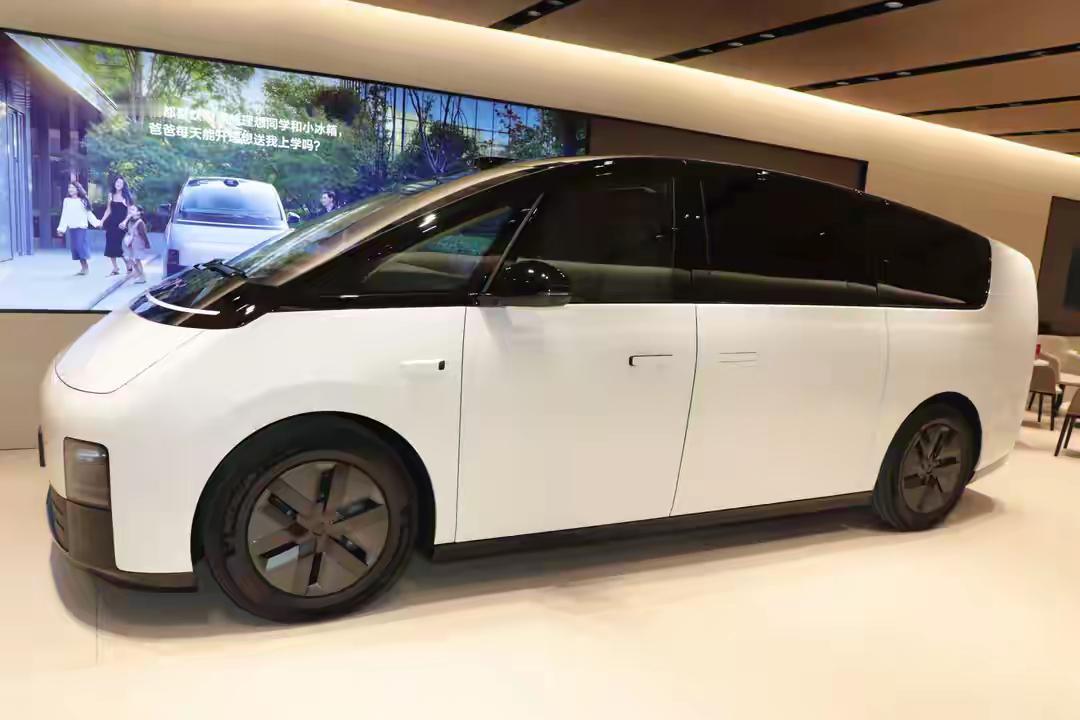 理想汽车致歉并召回1.1万辆MEGA：冷却液隐患引担忧，坦言预警应对不足

10