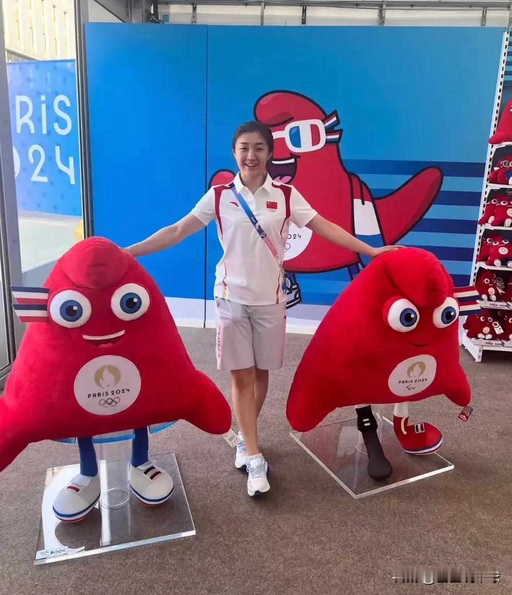 发现没
陈梦在奥运村还是非常开心的
并没有因为条件的不足而忧愁
还是入乡随俗
客