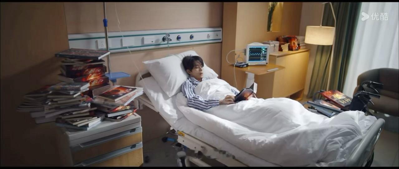 刚打开敖瑞鹏新剧就被骂了师兄太稳健敖瑞鹏新剧开篇现实感拉满，普通人拼命打拼却难逃