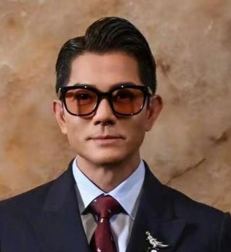 4月22日晚上，郭富城突然发文：“家里花园有发现😬”，还配了个有点吃惊的表情，