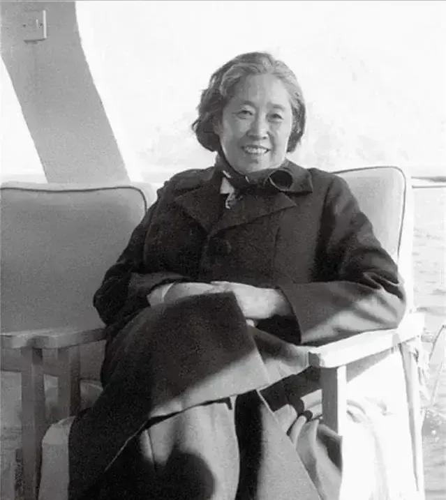 2006年，王光美病逝，临终前，她突然对儿女们说：“嫁给你们的父亲，是我一生最正