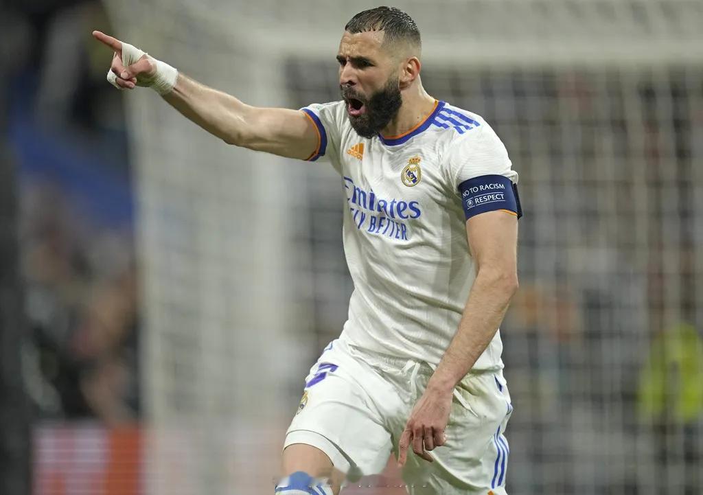 本泽马在接受阿斯报采访时表示，他不会在本赛季结束后退役，这名老将甚至不排除重返的