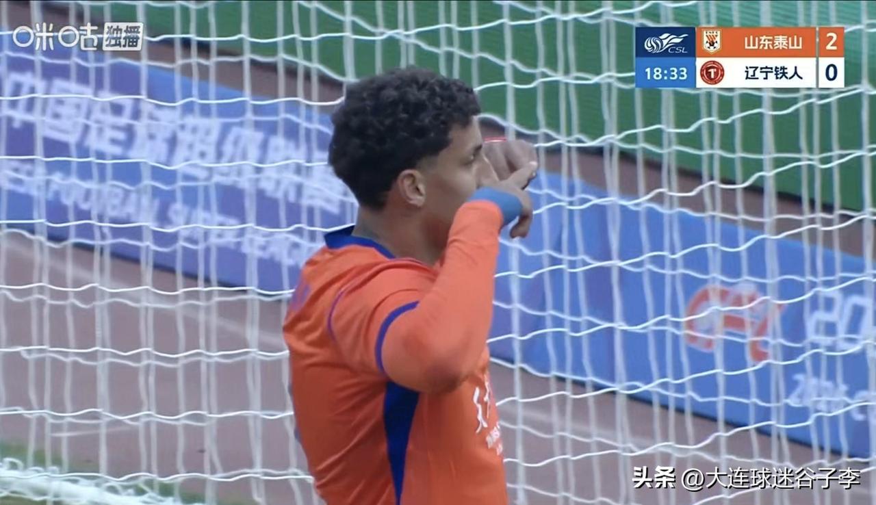 中超联赛第一轮，号称能夺冠的辽宁铁人楠波湾队，18分钟就被山东泰山队打进两球，0