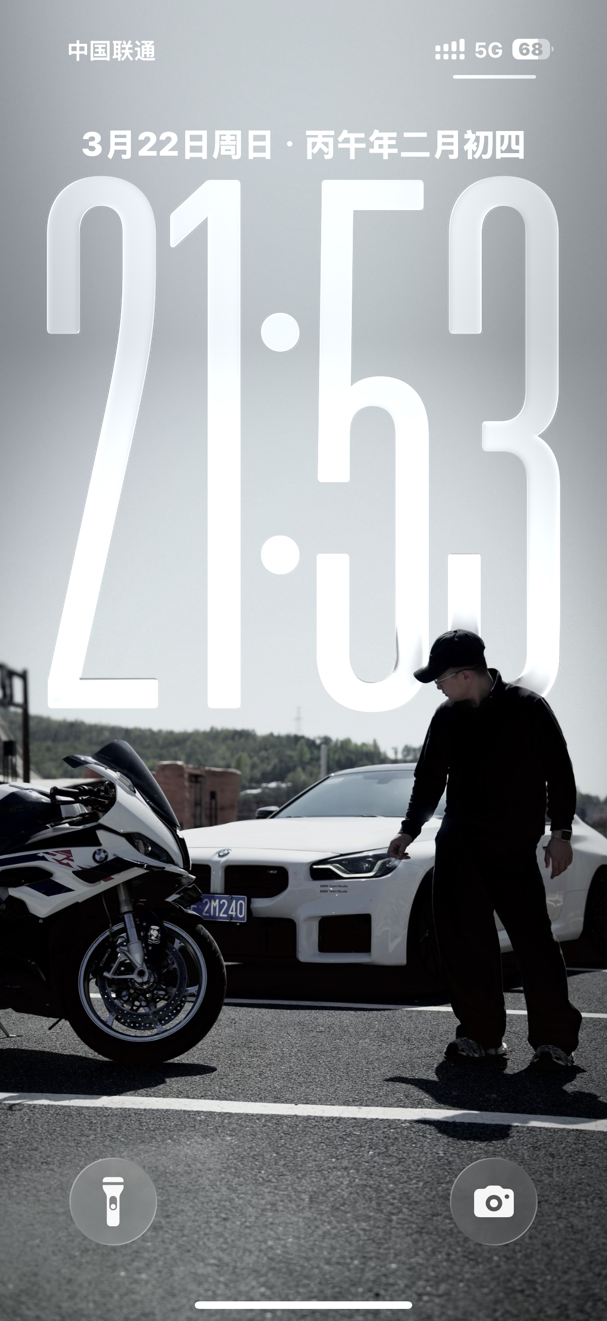 给自己拍了张壁纸