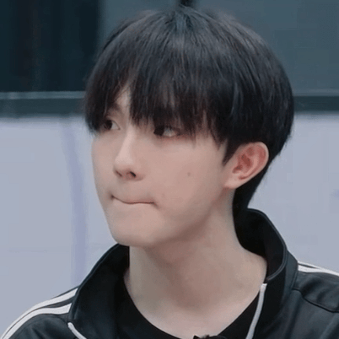 【5305】还是那个喜欢抿嘴的小孩，根本没长大呀小铲