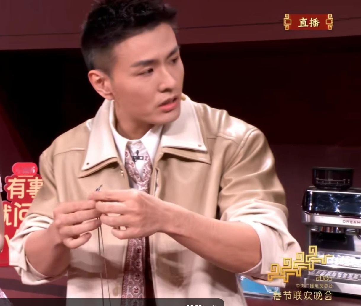 今年春晚，被机器人那丝滑操作惊艳到了，特别是耍双节棍那段真的太惊艳了，科技感满满