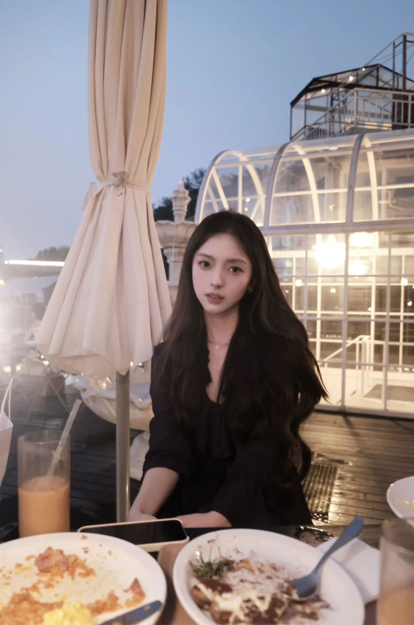 永远这词对我来说属于天降馅饼愿意信又没法信 但在某一刻吧 我确实想过和...