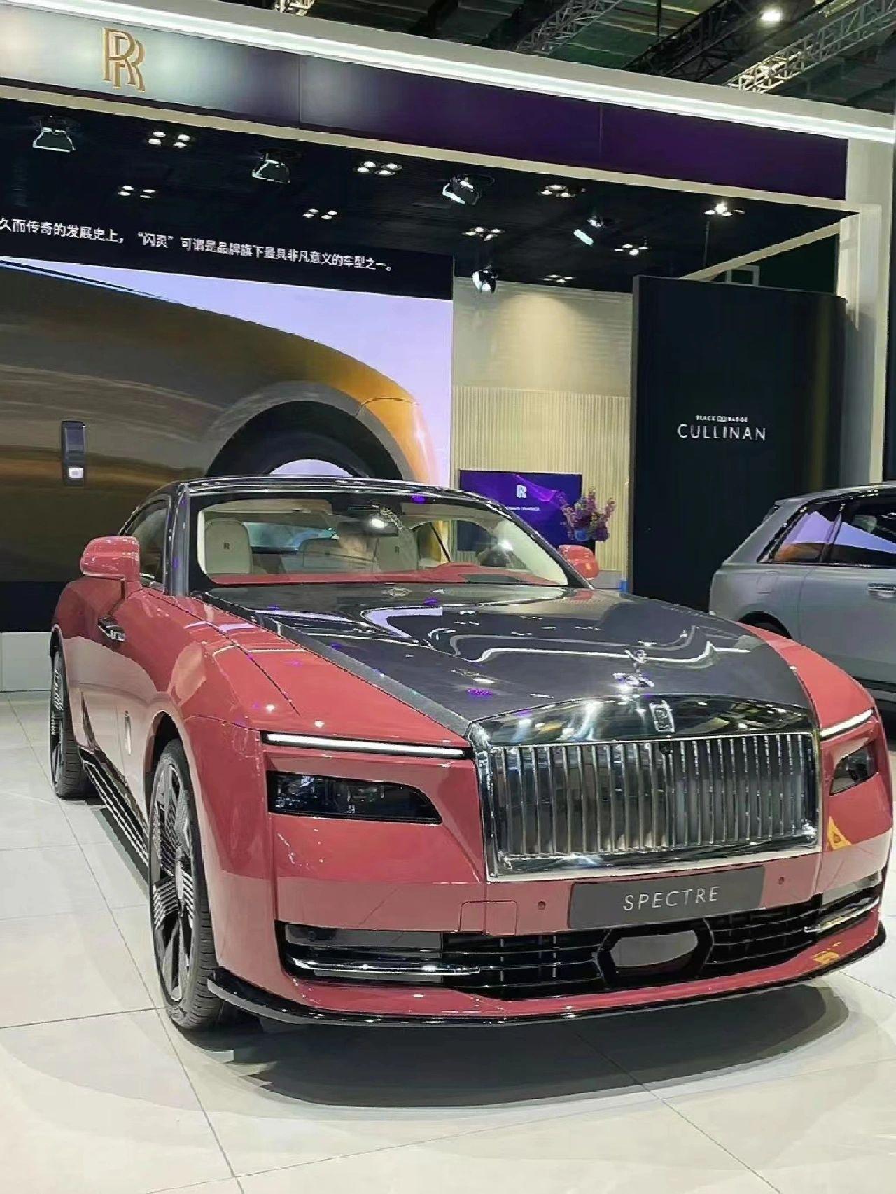 假如你有800w，你会选择劳斯莱斯闪灵吗？
宝子们最近都有关注上海车展吗？实不相