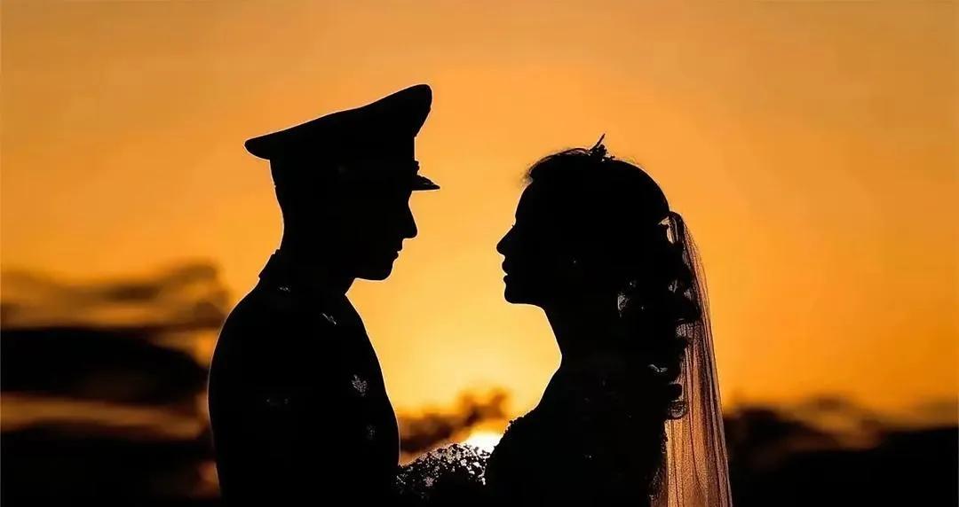 军人的合法权益不能被挑战。
与军人有了婚约，在解除婚约时还不想归还彩礼。
这到底