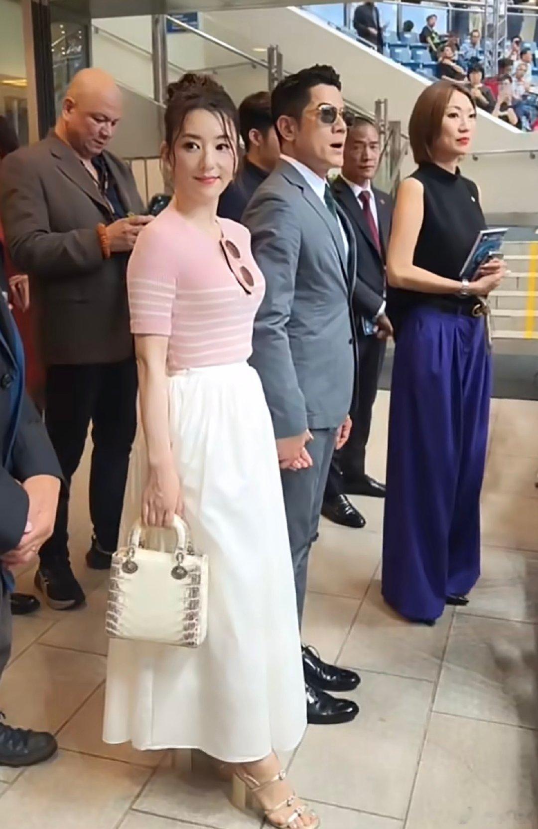 香港马会偶遇郭富城一家四口香港名媛不帮郭富城方媛P图被骂郭富城作为马主带家人看自