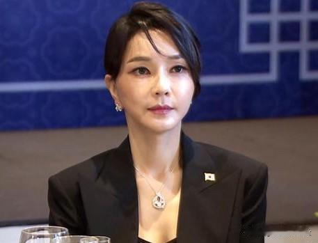金建希果然还留有后招！不哭不闹的进了拘留所，配合调查却否认受贿指控，原来特检组在