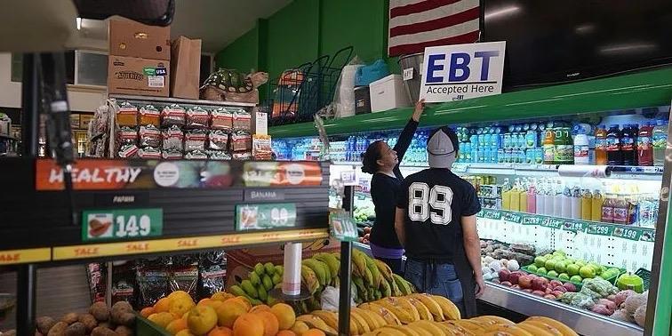 当地时间11月1日，美国数百万“补充营养援助计划”（SNAP）用户因“余额不足”