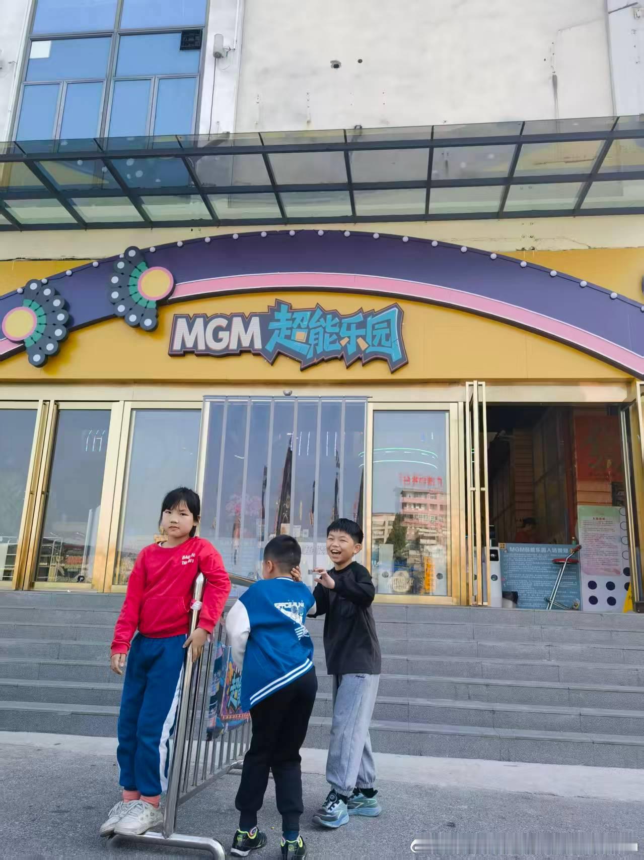 弟弟回到老家 说要晚几天才摆地摊 