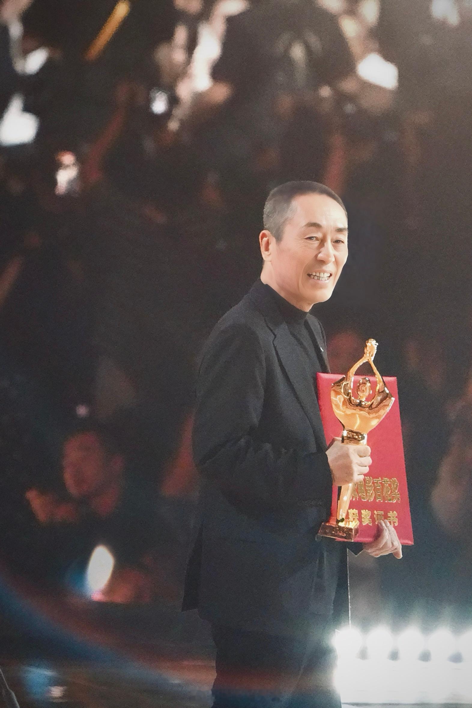 北京国际电影节  百花奖的聚光灯下，走来一支“男神天团”——他们中，有张艺谋、姜