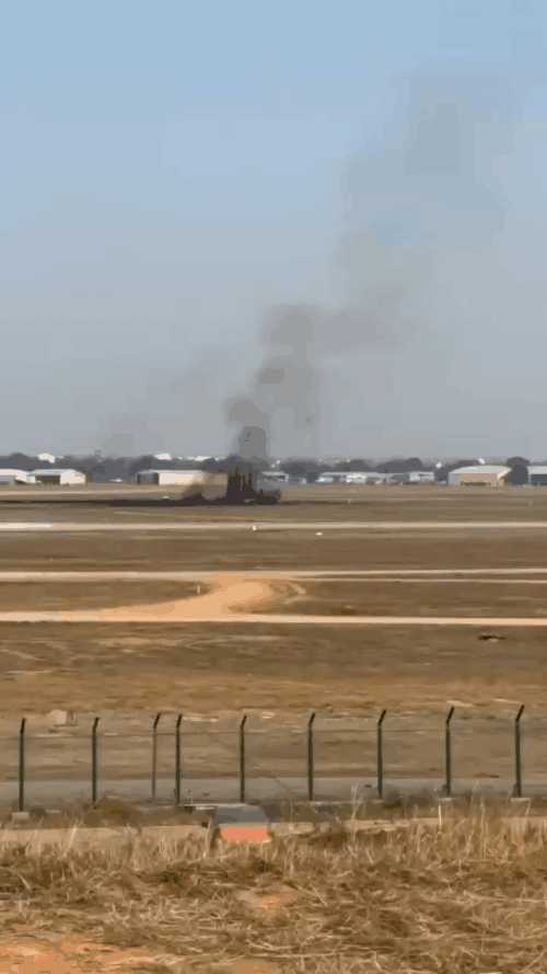 这是实锤了？外网视频显示：去年5·7空战印度S-400发射车被巴军AKG-400