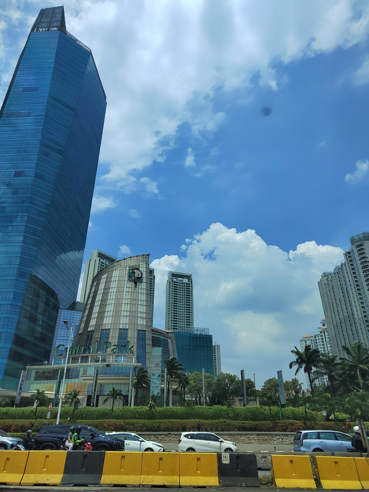 工作中感到迷茫或困惑的时候，不妨打开招聘软件，找到比自己职位高的招聘信息，然后一