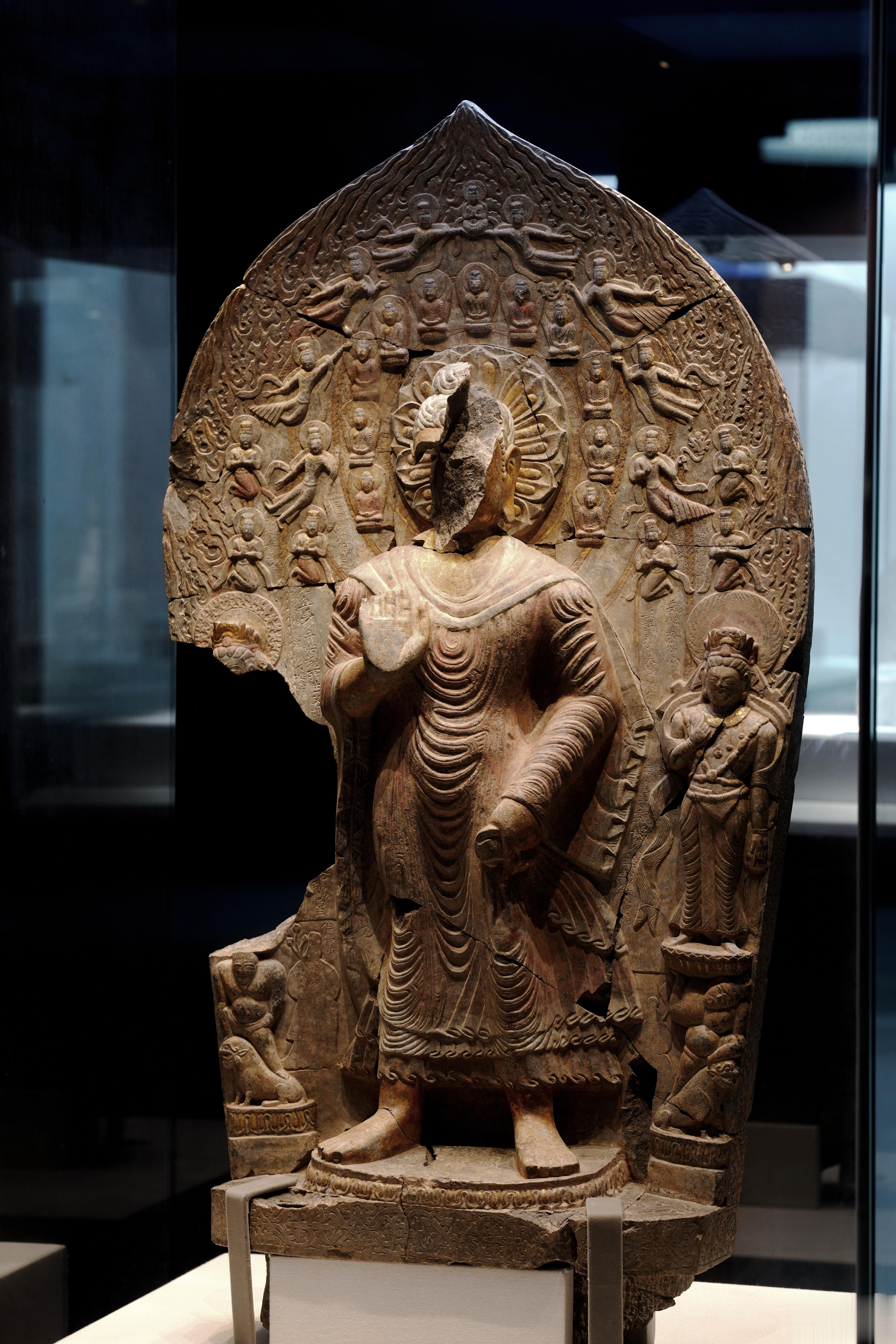 邺城考古博物馆就是著名的原临漳佛造像博物馆，位于河北省邯郸市临漳县，抛开大名鼎鼎