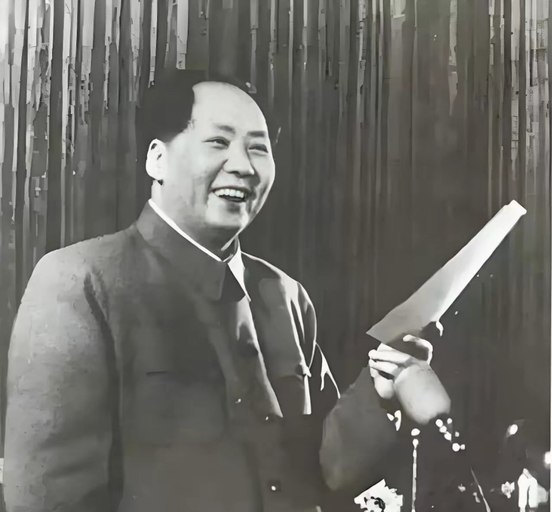 1955年，敬爱的毛主席说：我们的目标是要赶上美国，并且要超过美国。究竟要几十年