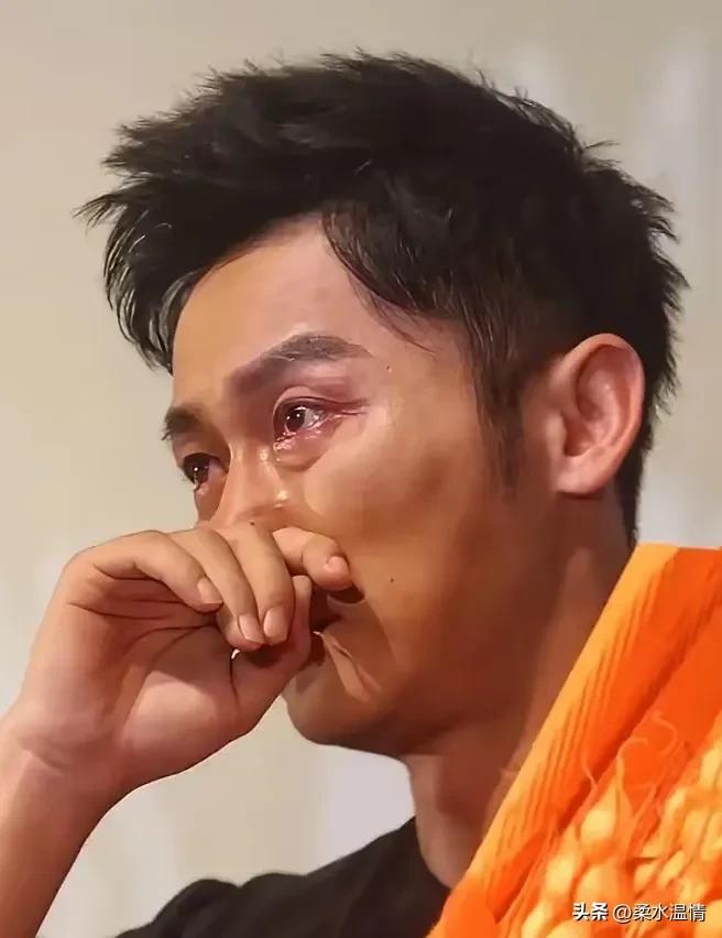 47岁李晨，悲痛发文。8月10日下午，演员李晨悲痛发文，他悼念了一位令人敬重的前