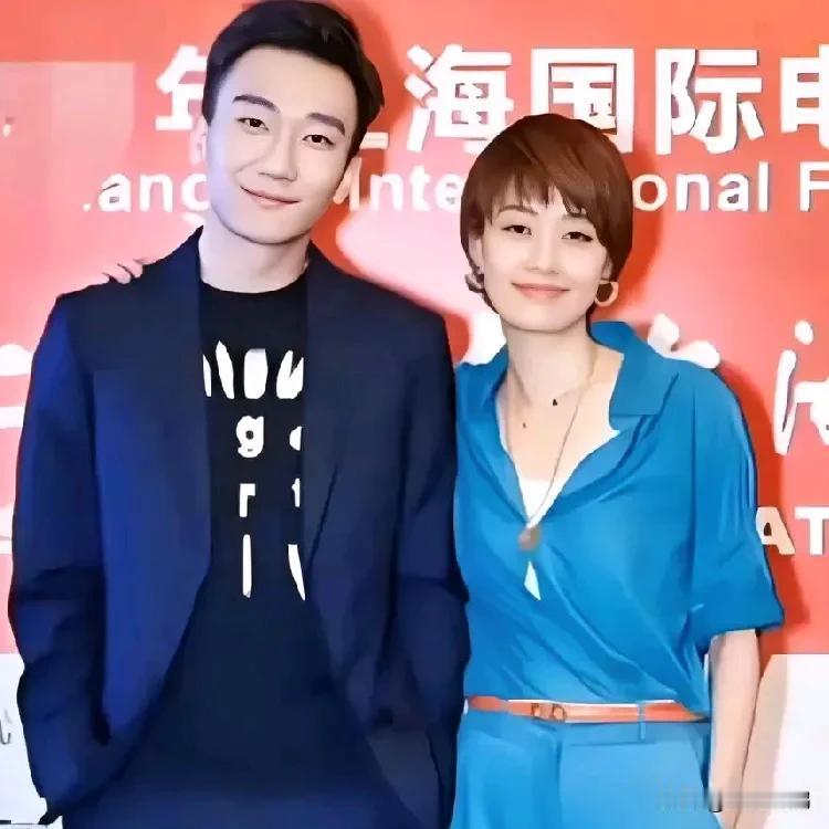 前任小8岁，第二任小18岁
年龄不是问题，只要有魅力，只要足够优秀，就不缺师小伙