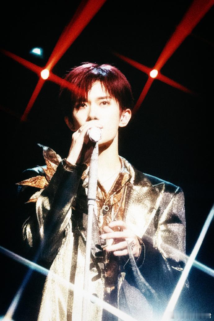 刘亦菲易烊千玺 广告合作谁来促成一下刘亦菲易烊千玺合作 刘亦菲易烊千玺完全颜狗天