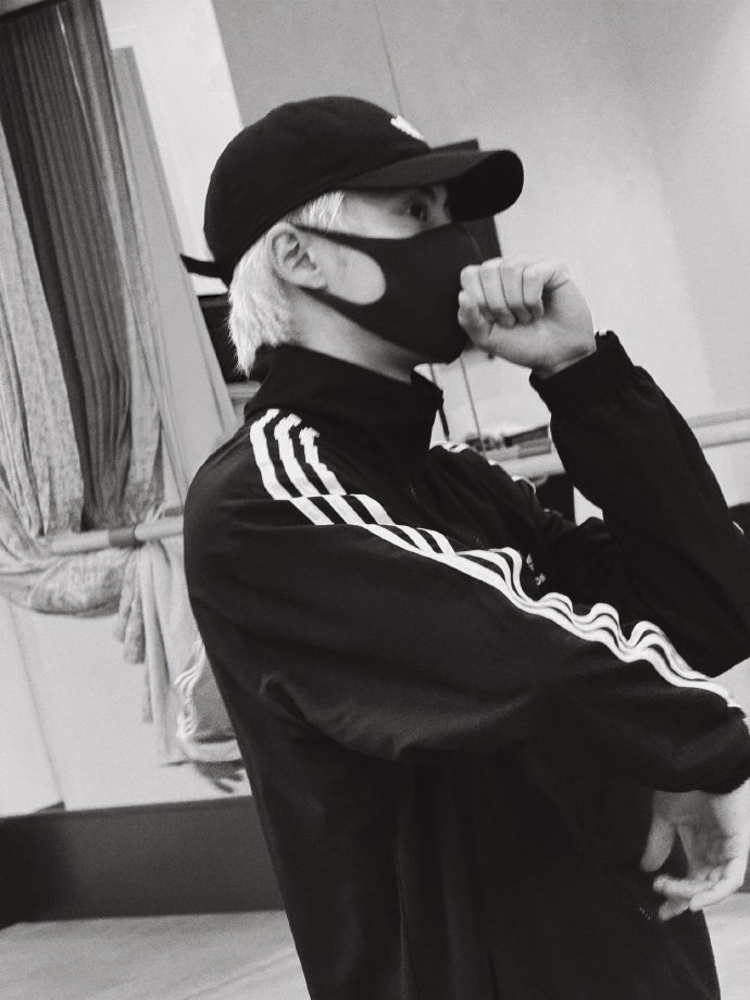 王鹤棣镜头锁定  王鹤棣镜头锁定是为了呈现完美表演认真训练的棣棣呀，期待你的演唱