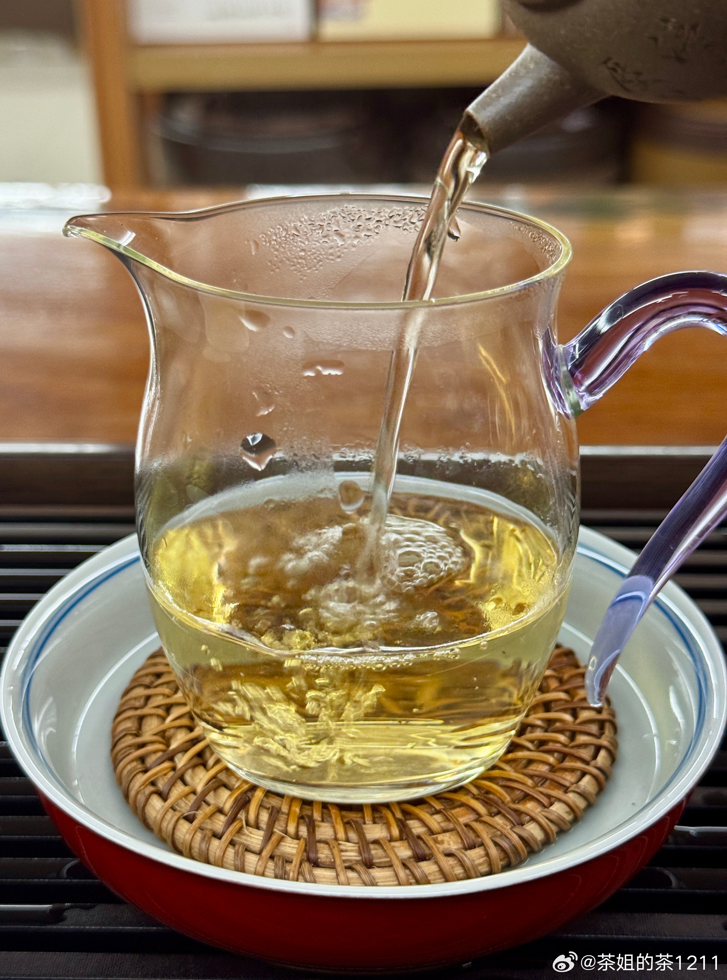 吃完饭父子俩继续考研我负责后勤工作，斟茶倒水