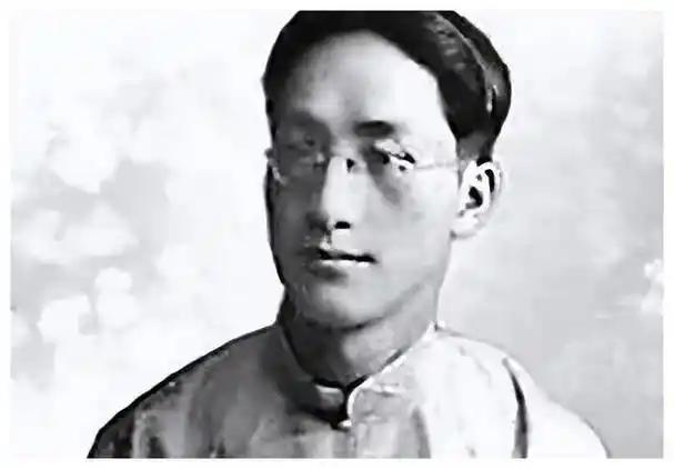 有段话说得好：
"不管是谁，只要出轨一次，就会有下次和下下次。"

你以为他跪在