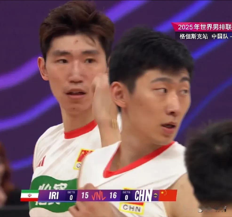 【李咏臻连续挽局点失误送分，中国男排26-28丢局】
中国男排对伊朗第一局，中国