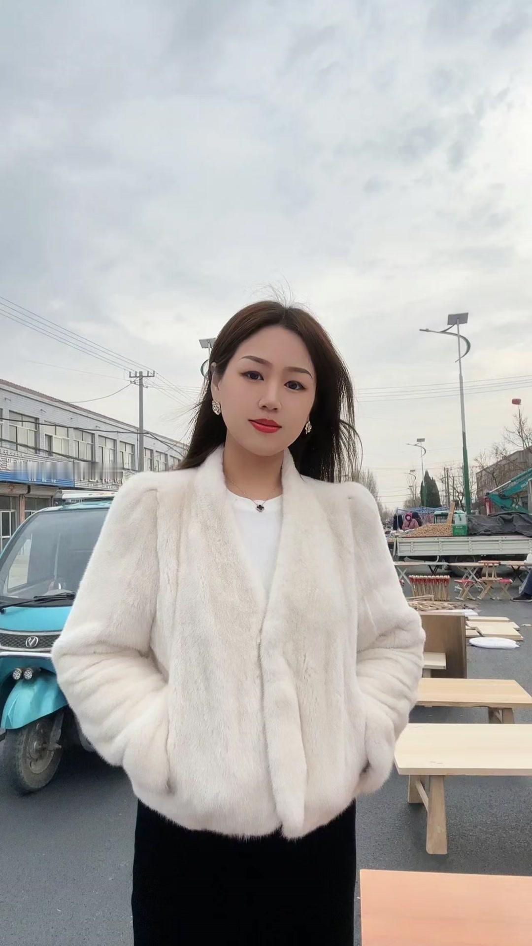 冬季穿搭怎么选？每天早上纠结穿什么真的很费时间，尤其是冬天既要保暖又要好看。
今