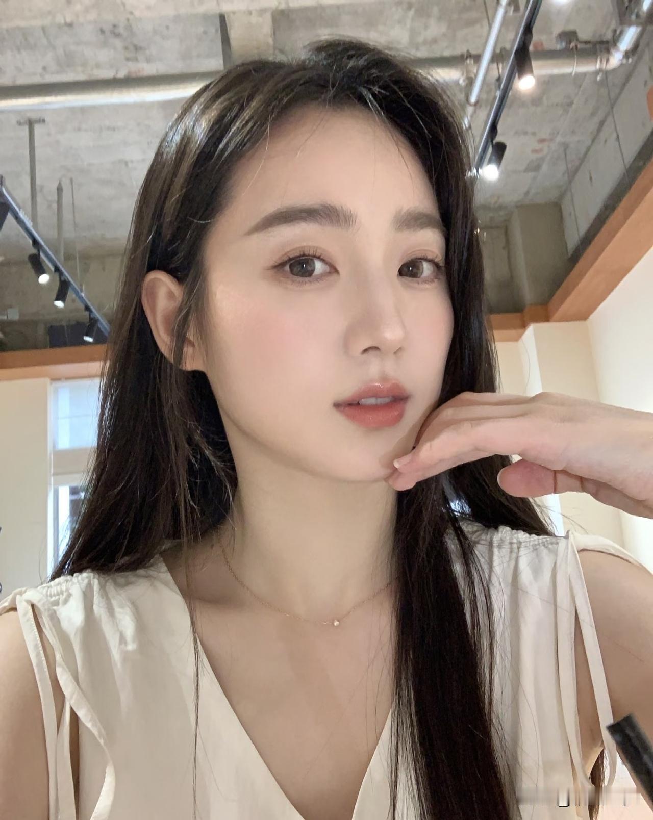 如果是你，你该怎么做？
有个女孩，以前在广东一个足浴店里当技师
手里也攒了些钱