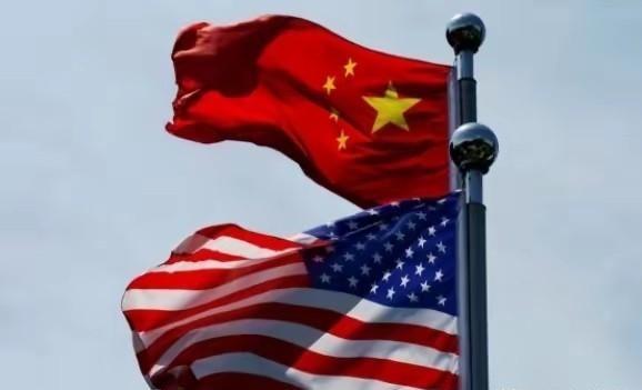 美国一些反华人士认为，如今的中国和清政府没什么两样，既专制又腐败，所谓的辉煌都是
