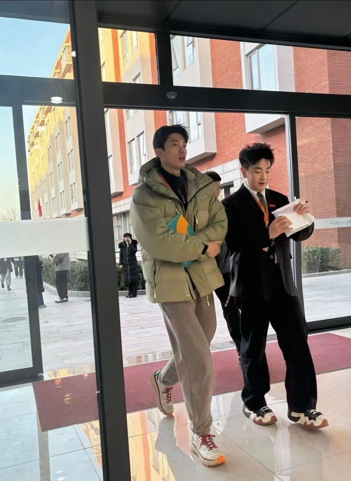 曹老师的🍠📝pic+1汪顺甬敢小兔