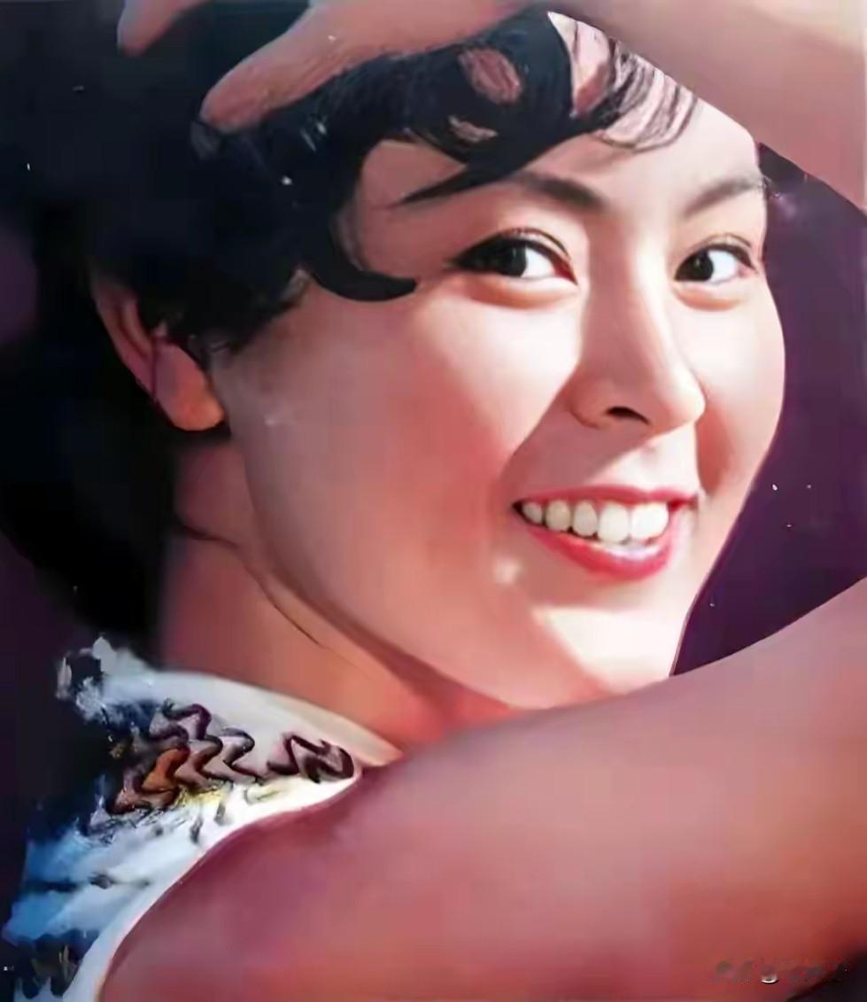 中国电影史人物之第1389位，陈鸿梅（1957— ），生于上海。
她参演的影片包