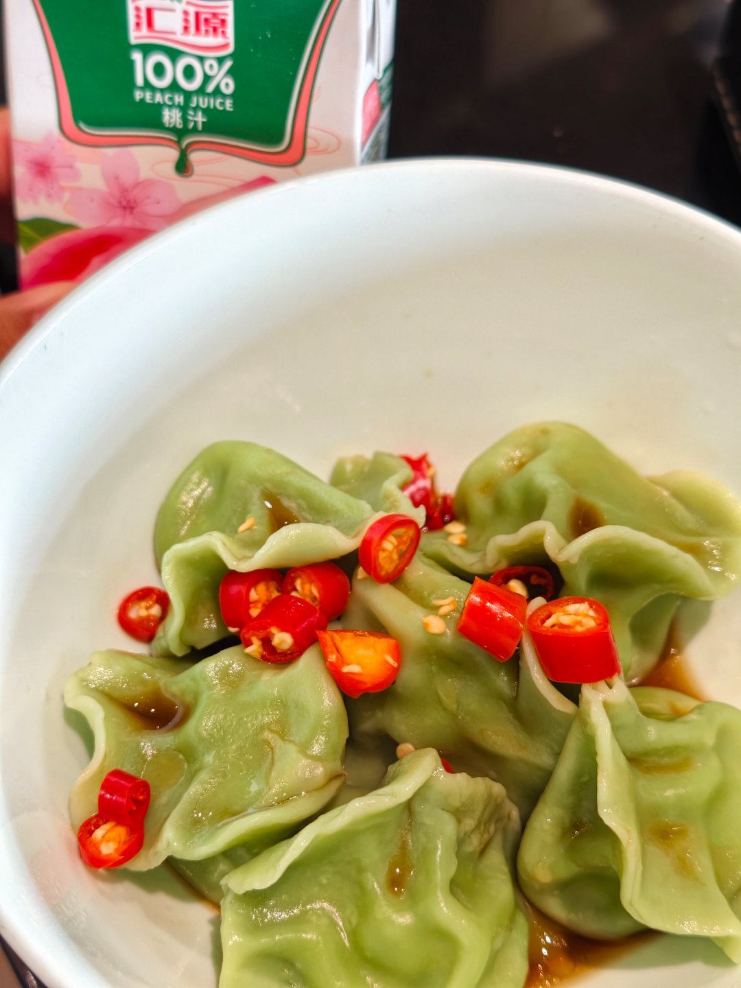 今天竟然是重阳节 感觉已经入冬了啊来个青岛特色：鲅鱼饺子就桃汁[喵喵][喵喵] 