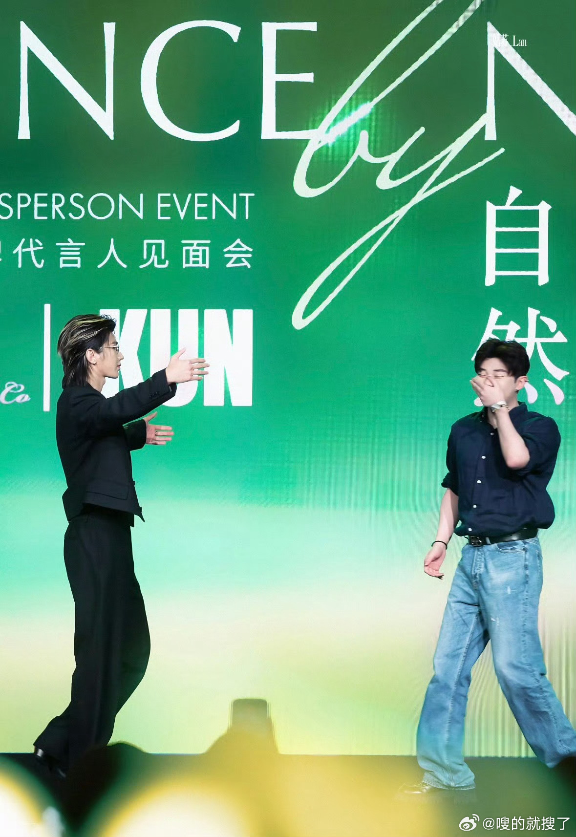 蔡徐坤小黄豆比心真的接接接小黄豆追星运，蔡徐坤你这样要让小黄豆爱你一辈子了 