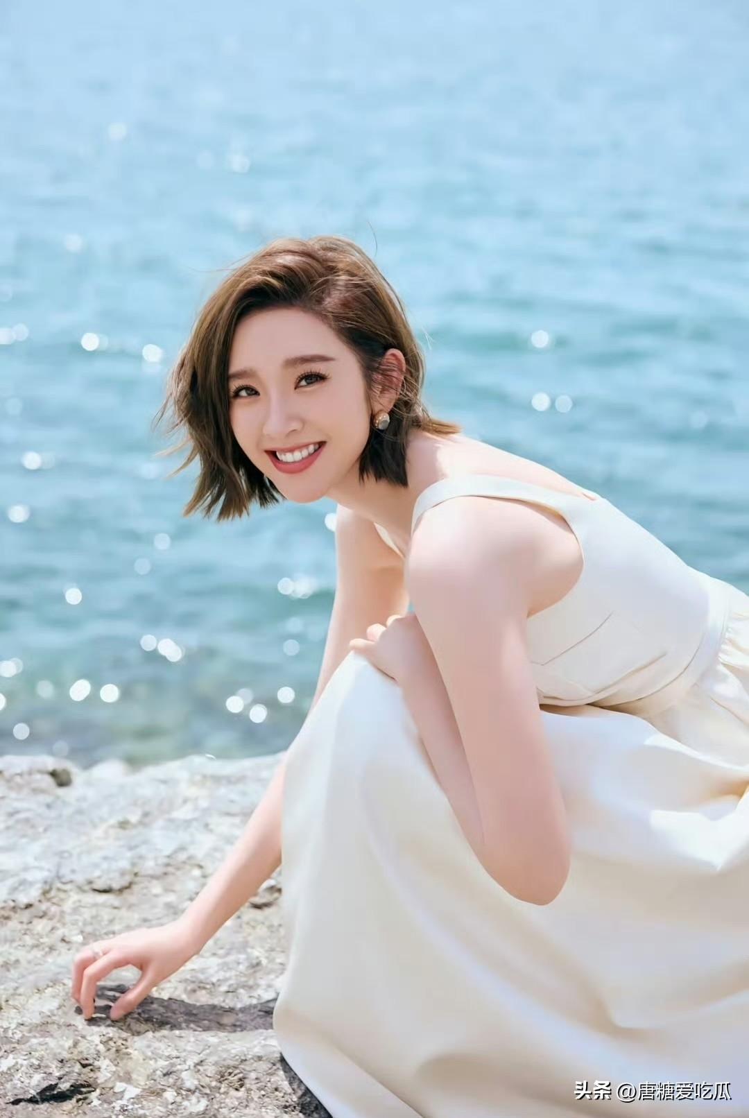 一直以为唐艺昕安安心心在做富太太，没想到她不出来上班原来是因为自己的皮肤出问题了