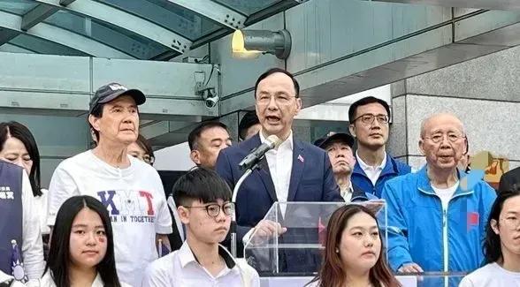 朱立伦强调“一中”，呼吁赖某放弃“台独”。
今天是辛亥革命的第113个纪念日，国