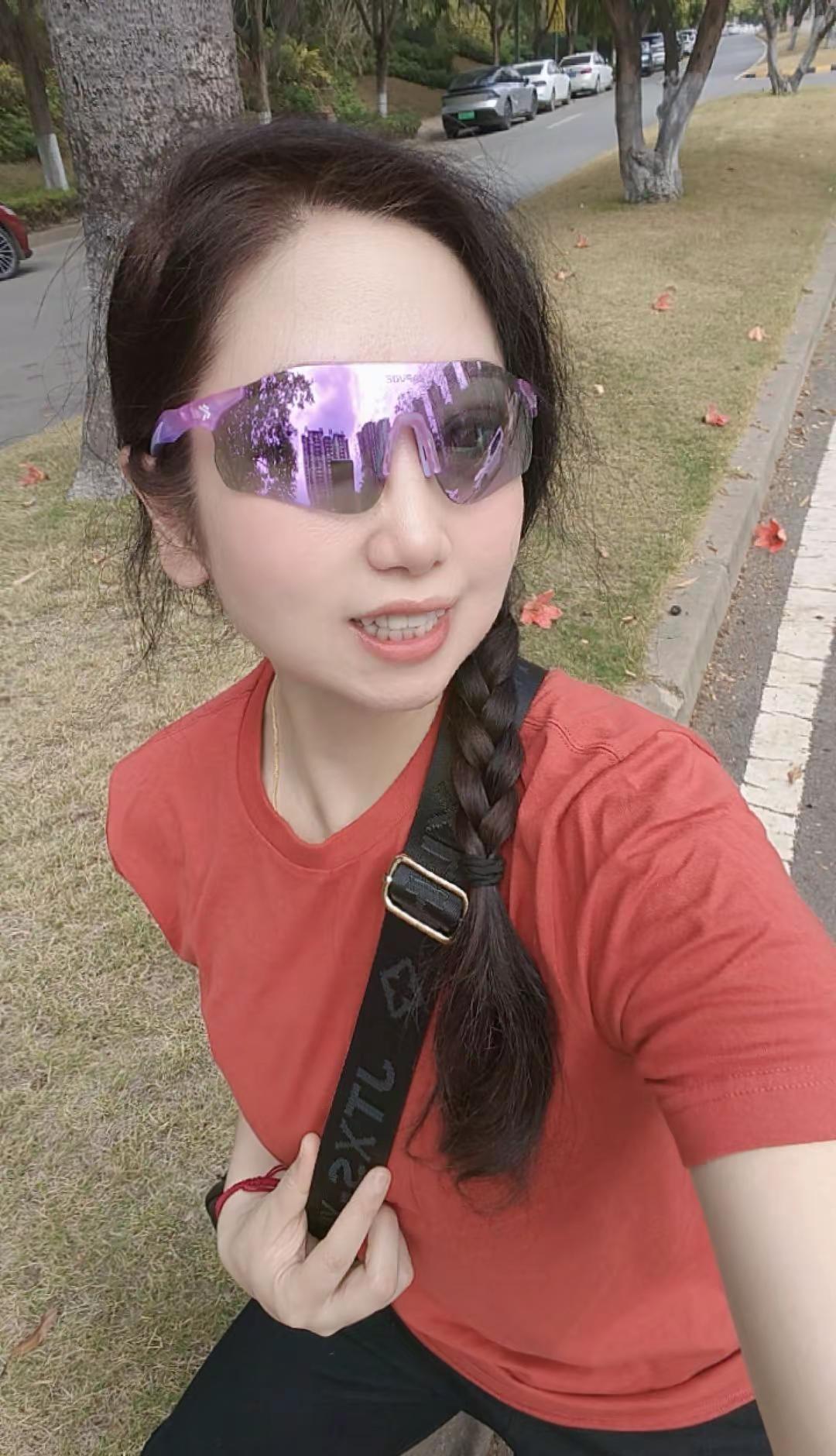 落落大方，好好生活。惟愿余生，岁月无恙。只言温暖，不语悲伤。