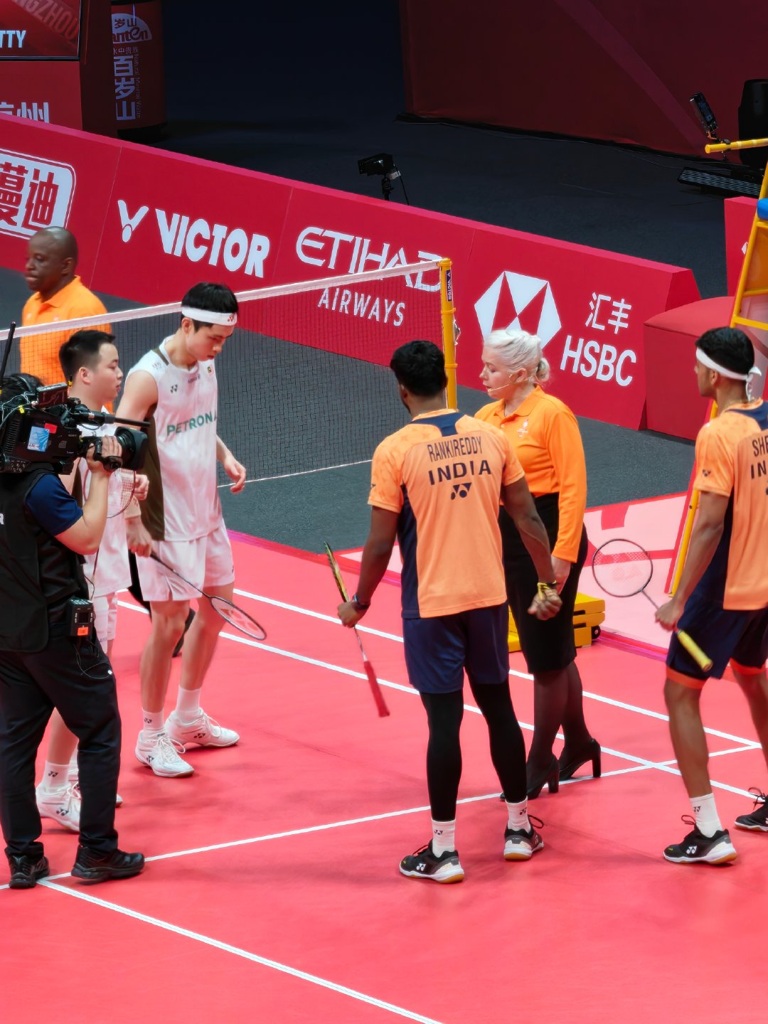 谢苏 🆚 黑塔！小组赛最后一场比赛马上开始！决胜杭州胜利在握2025年世界羽联